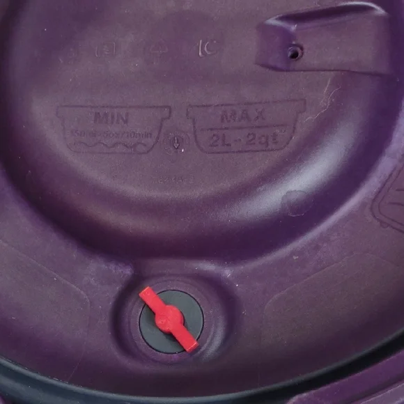 Tupperware Original Tupperware Microwavable Pressure Cookewith Minimalist Design - Picture 3 of 5